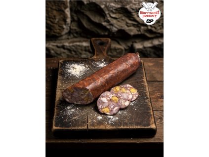 Salám s chedarem a papričkami jalapeňo