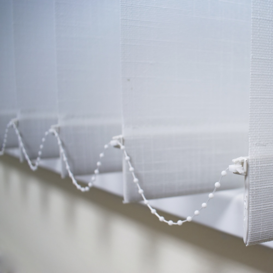 Vertikální žaluzie – Ideální volba pro kanceláře i domácnosti