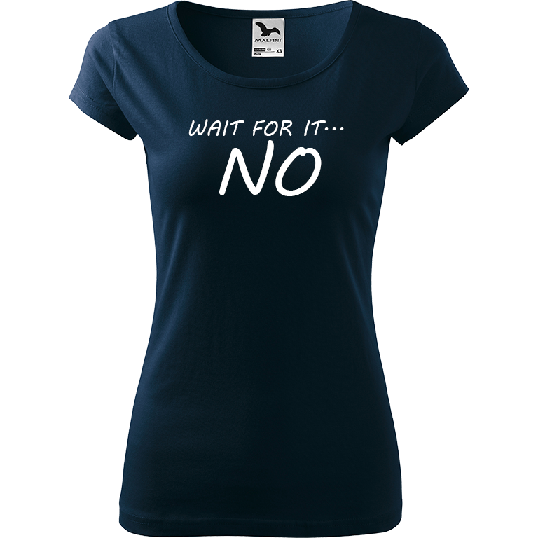 Ručně malované dámské bavlněné tričko - Wait For It... NO Barva trička: NÁMOŘNICKÁ MODRÁ, Velikost trička: XL, Barva motivu: BÍLÁ