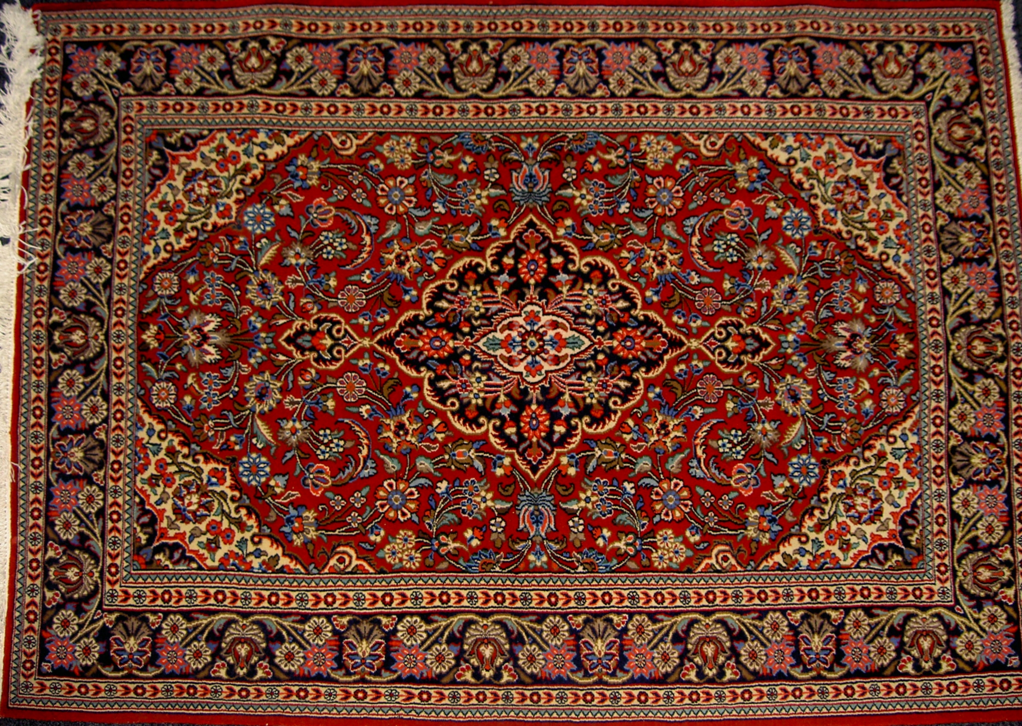 Jak poznat perský koberec: Průvodce k rozpoznání skutečného uměleckého díla