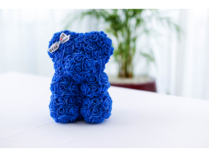 Modrý medvídek z růží se stuhou