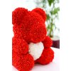 Červený medvídek z růží s bílým srdcem