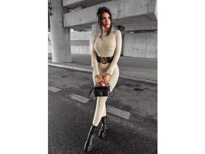 overal na modelce