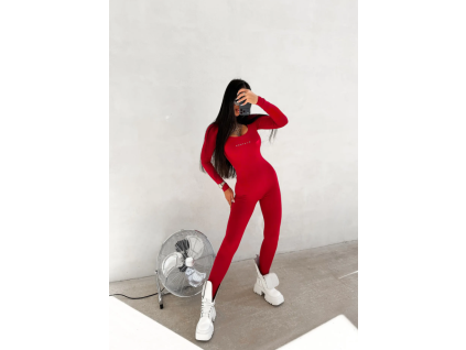 overal na modelce