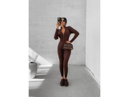 overal na modelce