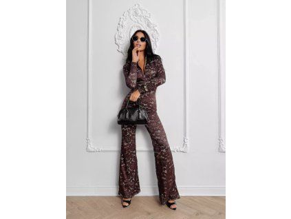 overal na modelce