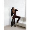 overal na modelce