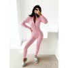 overal na modelce
