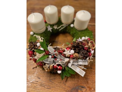 Mechový věnec s lyžemi - adventní