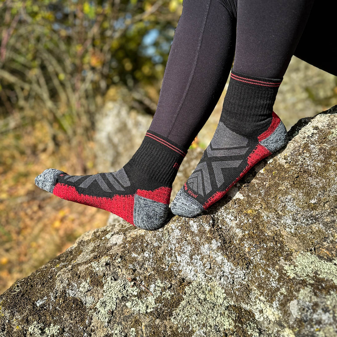 Bezešvé outdoorové merino ponožky Climby Neo Mid červená