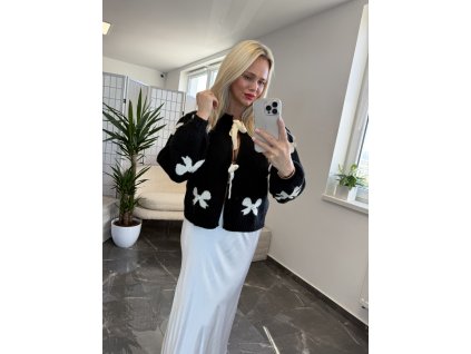 Sveter s mašličkami Bowly