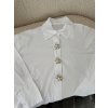 Košeľa s ozdobnými gombíkami