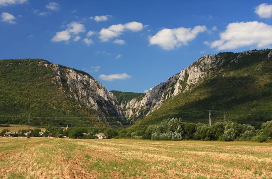 Pešia turistika v lete
