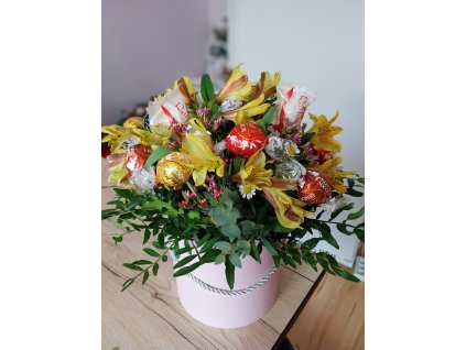 Flower box se sladkostmi pr. 13-15cm