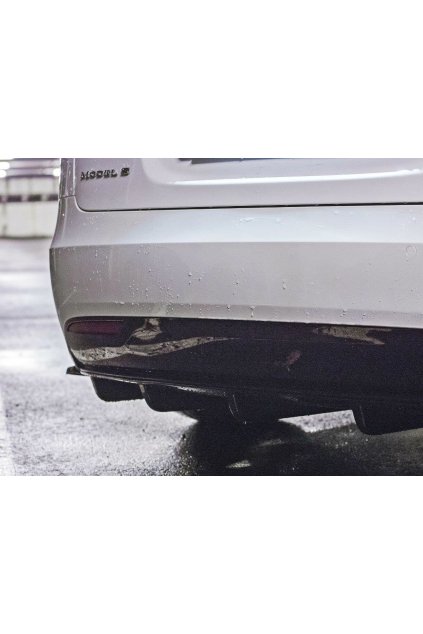 Maxton Design vložka zadního nárazníku pro Tesla Model S, černý lesklý plast ABS
