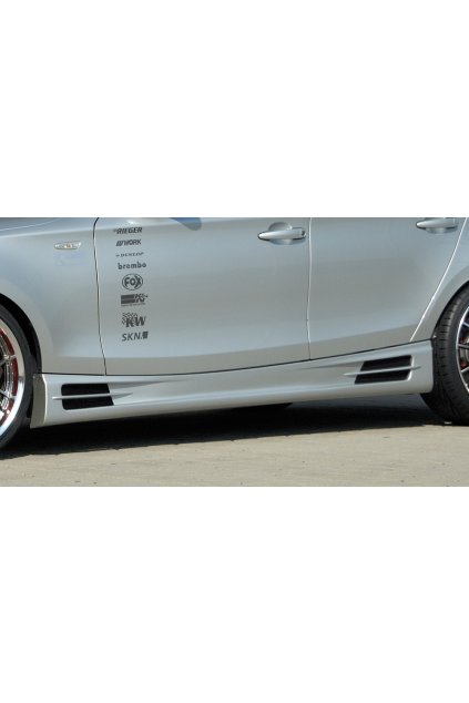 Rieger boční práh mont. strana levá pro BMW řada 1 E87 4-dvéř., sedan vč. faceliftu, r.v. 04/07-08/11, 09/04-03/07, plast ABS bez povrchové úpravy, s prolisem, s prolisem a dvěma výřezy