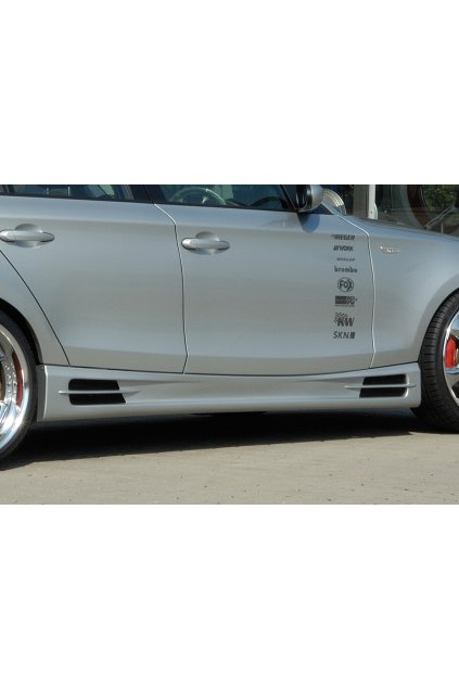 Rieger boční práh mont. strana pravá pro BMW řada 1 E87 4-dvéř., sedan vč. faceliftu, r.v. 04/07-08/11, 09/04-03/07, plast ABS bez povrchové úpravy, s prolisem, s prolisem a dvěma výřezy