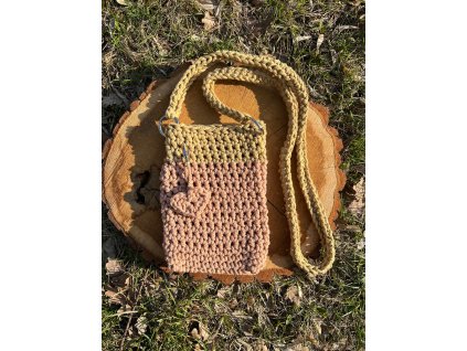 mala rucne hackovana kabelka na telefon s popruhem