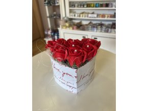 Krabička ve tvaru srdce s mýdlovými růžemi 1ks