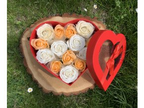 Krabička ve tvaru srdce s 14 mýdlovými růžemi 1ks