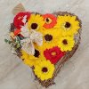 Mýdlová dekorace v proutěném košíku ve tvaru srdce mix 10 květů