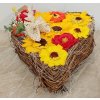 Mýdlová dekorace v proutěném košíku ve tvaru srdce mix 10 květů