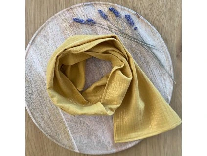 Dekorační šál- hořčicový se zlatými třpytkami