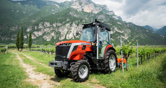 Speciální traktory Massey Ferguson disponují novou volitelnou plynulou převodovkou s vyšší účinností a snadnějším ovládáním