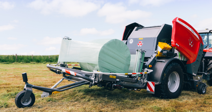Massey Ferguson představuje vylepšené lisy a kombinaci lisu a baličky Protec