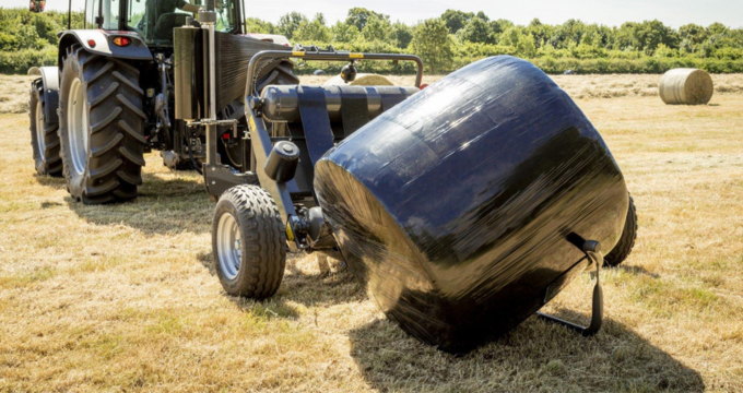 Massey Ferguson rozšiřuje nabídku baliček a modernizuje lisy na kulaté balíky