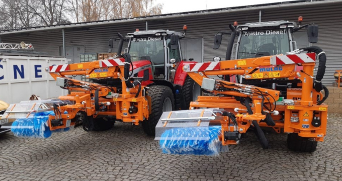 Nástavec Goppel na čištění silničních značek pro traktory Massey Ferguson