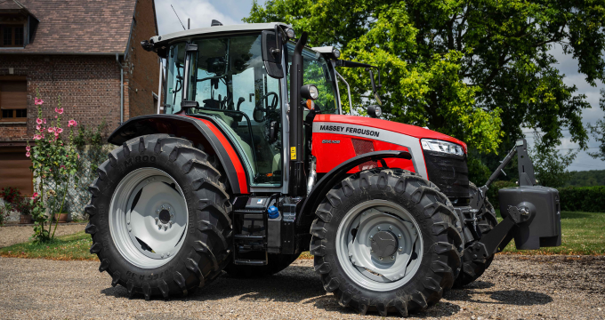 Massey Ferguson zavádí šest modelů od 95k do 145k v nové řadě MF 5M