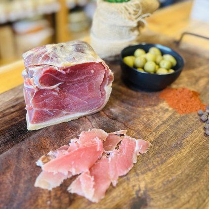 Jamón Serrano vyrez 1/6 – tradičná španielska sušená šunka