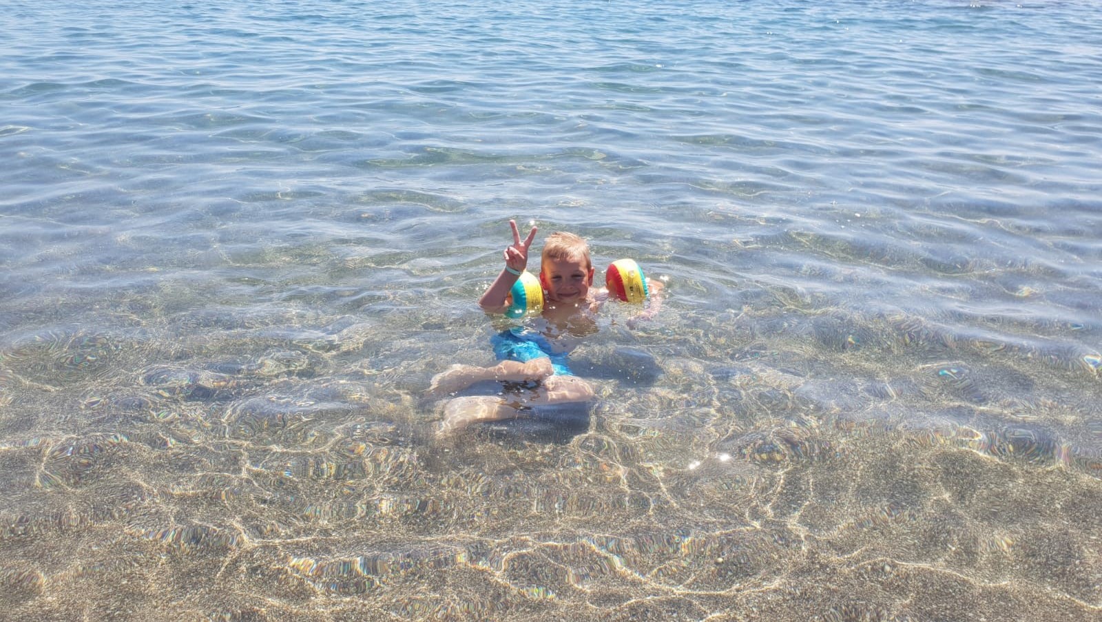 Zeleno-červeno-žluté rukávky pro velké děti