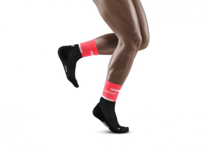 5268 13 the run socks mit cut pink black m front model 1536x1536px