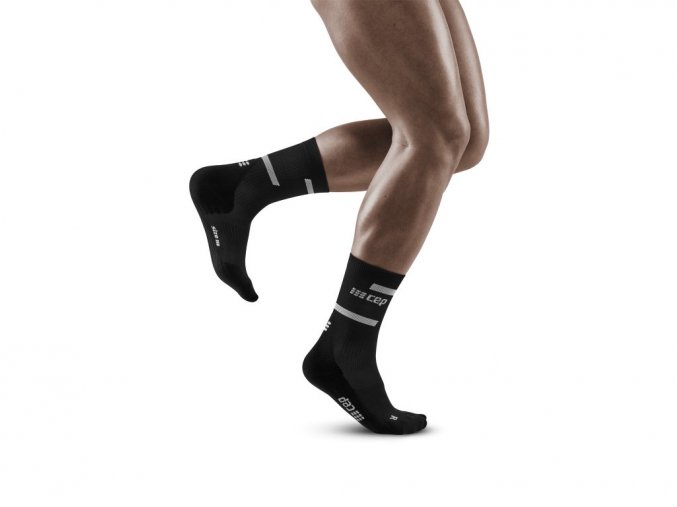 5268 1 the run socks mit cut black m front model 1536x1536px