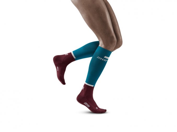 5229 4 the run socks petrol darkred w front model 1536x1536px