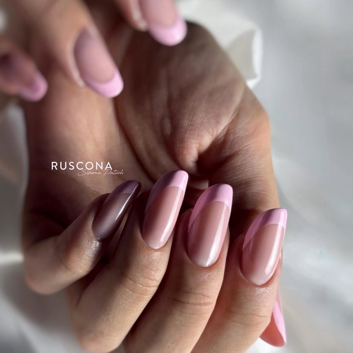 Gelnägel vs. Acrylnägel: Welche Unterschiede gibt es zwischen ihnen und welche sind besser?