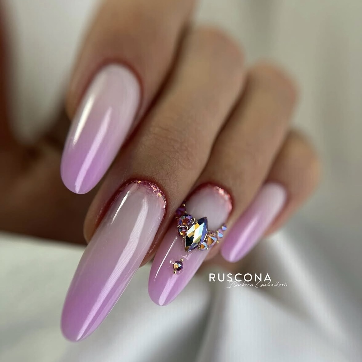 Was sind Babyboomer-Nägel und wie kreieren Sie sie?