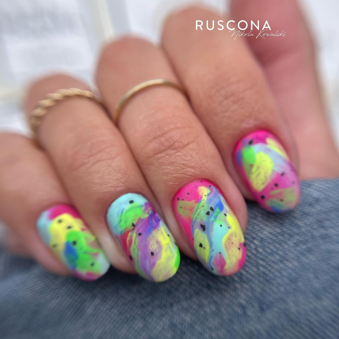 Inspiration für Neon-Gelnägel