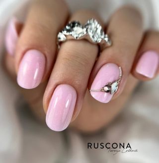 Wer keinen PINK TROUBLE in der Schublade hat, hat ein Problem. 😁🌸 #ruscona #rusconaat #nails #needs #pinknails...