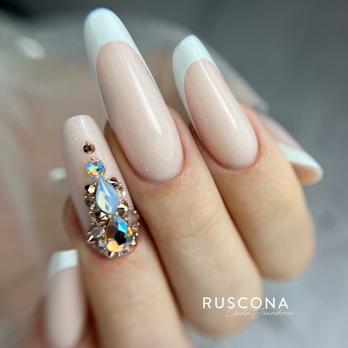 Jak na dokonalou francouzskou manikúru: Vkusná a elegantní