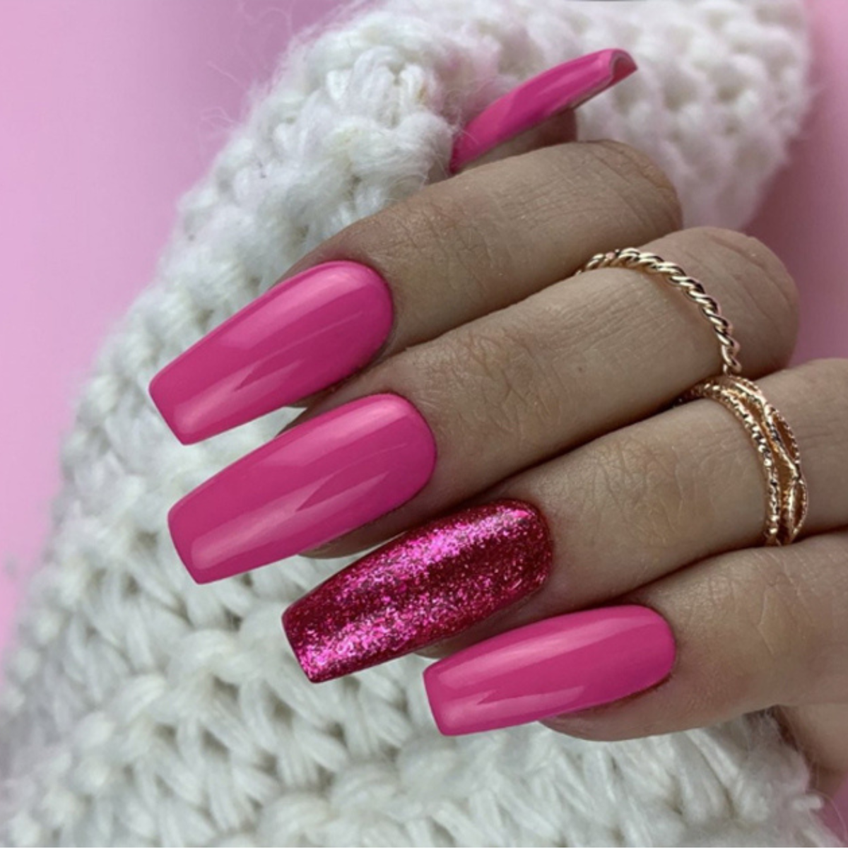 Nail Art Challenge: Oddejte se třpytkám a metalickému efektu