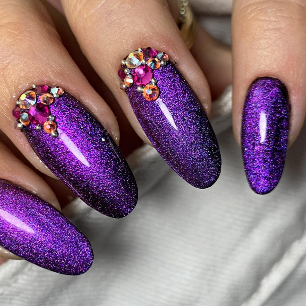 Magnetické gel laky Cat Eye: Nahlédněte do hlubin vesmíru