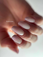 gelové nehty s třpytivou francouzskou manikúrou