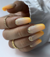 tělově žluté ombré gelové nehty