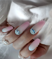 dlouhé mléčně růžové ombré gelové nehty