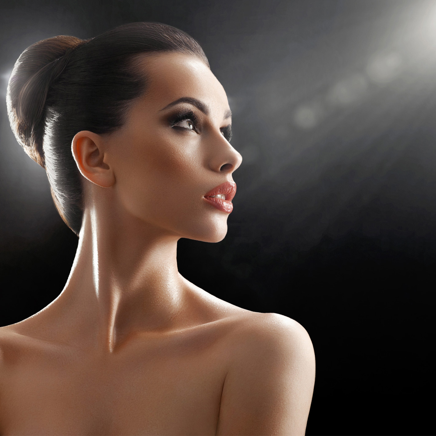 Nail Art Challenge: Lassen Sie sich von Glitzern und metallischem Effekt hinreißen