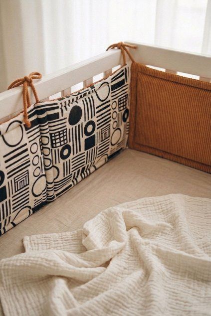 Baby Sensory Contrast Crib Bumper | 60x27 cm | CARAMEL