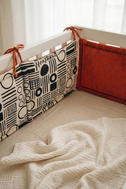 Baby Sensory Contrast Crib Bumper | 60x27 cm | RUST